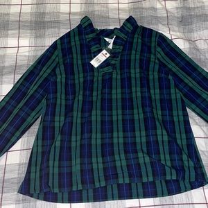 Adorable ruffled neck green and navy 3/4 sleeve! Perfect for holiday gatherings